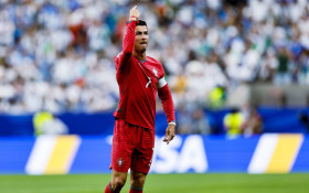 CR7 comanda vit&oacute;ria de Portugal e passa Eus&eacute;bio