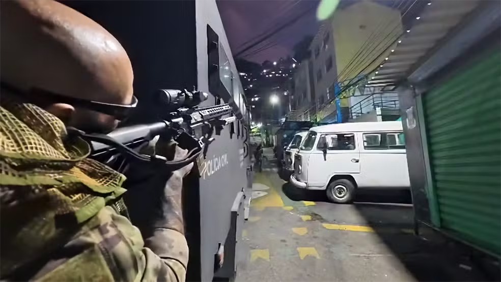 Opera&ccedil;&atilde;o no Santa Marta deixa passageiro ferido em Botafogo