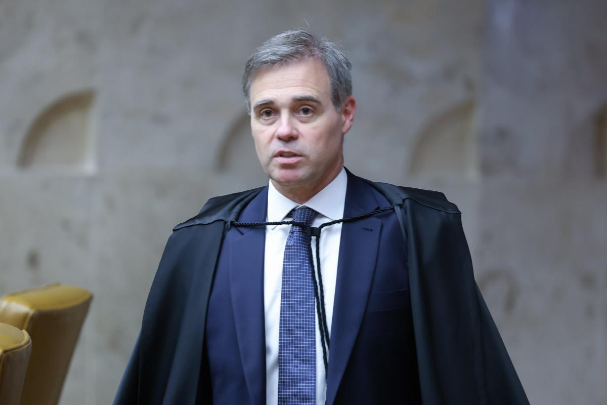 Mendon&ccedil;a adota estrat&eacute;gia diferente da de Moraes em rela&ccedil;&atilde;o a Fachin