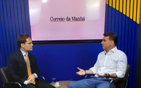 Fl&aacute;vio Bolsonaro pede manuten&ccedil;&atilde;o da pris&atilde;o domiciliar de Jair