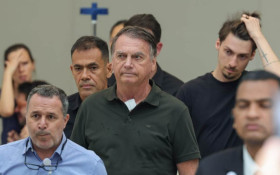 Apreens&atilde;o de pistola pode levar Bolsonaro de volta &agrave; Papuda