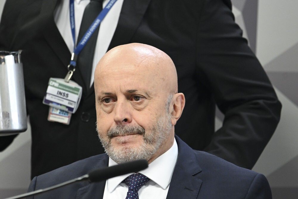 Mendon&ccedil;a d&aacute; 48 horas para Papuda esclarecer suposto depoimento ilegal de operador do INSS