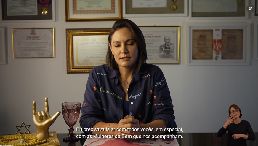 Em v&iacute;deos, Michelle exp&otilde;e briga com Fl&aacute;vio Bolsonaro