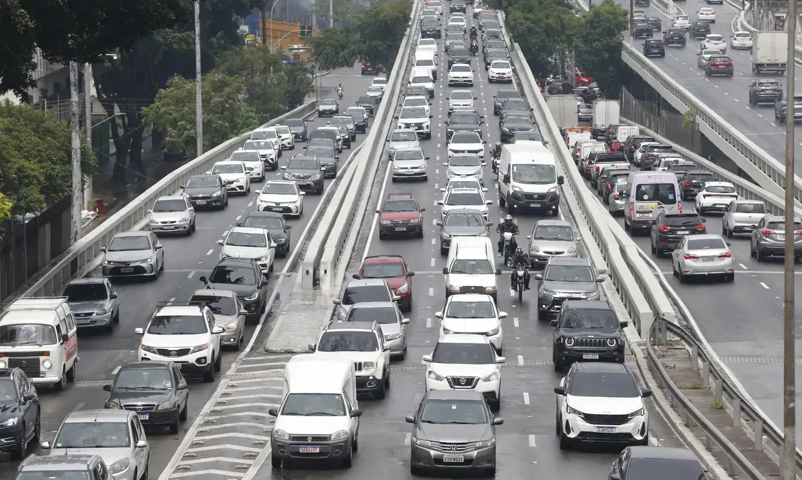 Licenciamento 2026 em SP come&ccedil;a em julho com placas finais 1 e 2