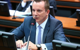 Projeto pro&iacute;be descontos autom&aacute;ticos do INSS e do BPC