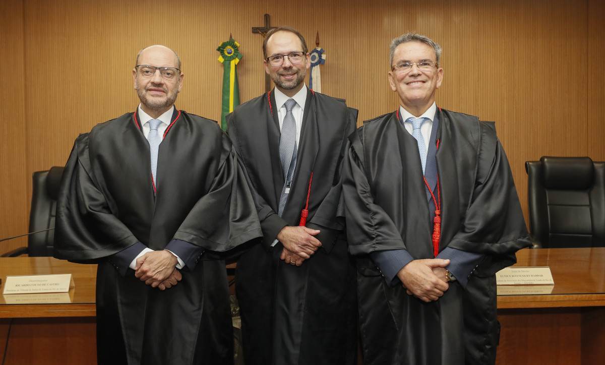 Coluna Magnavita | Magistrado F&aacute;bio Porto toma posse como membro do Colegiado do TRE‑RJ