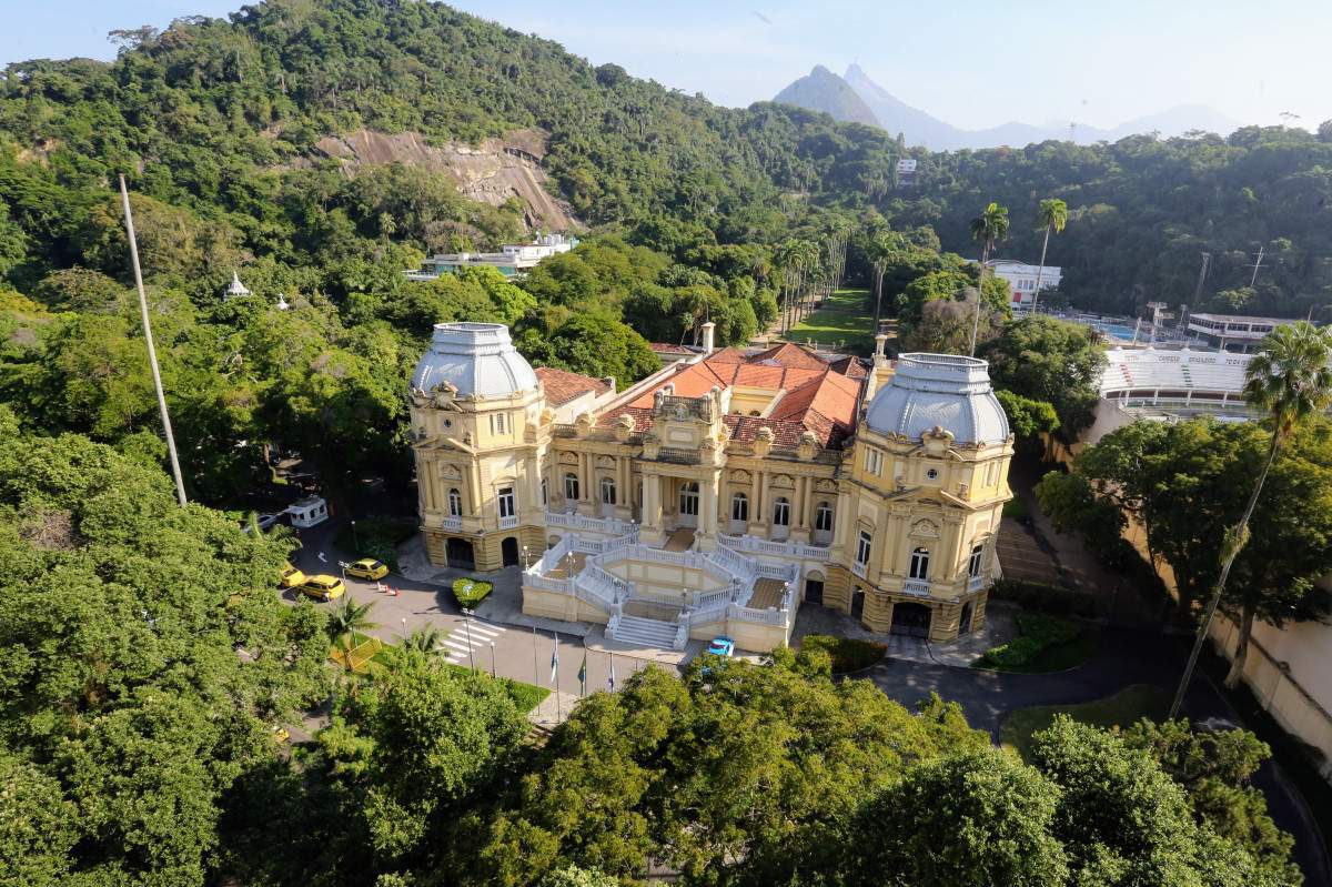 Rio passa de 4 mil exonera&ccedil;&otilde;es e reduz gastos p&uacute;blicos