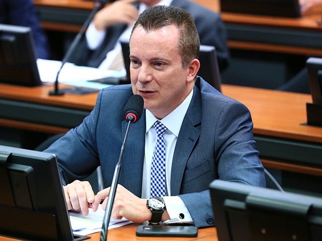 Projeto pro&iacute;be descontos autom&aacute;ticos do INSS e do BPC