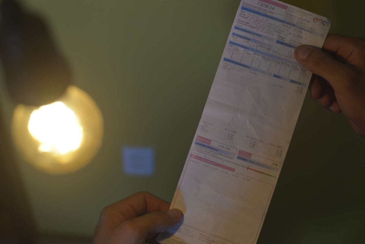 Bandeira tarif&aacute;ria das contas de luz segue amarela em julho