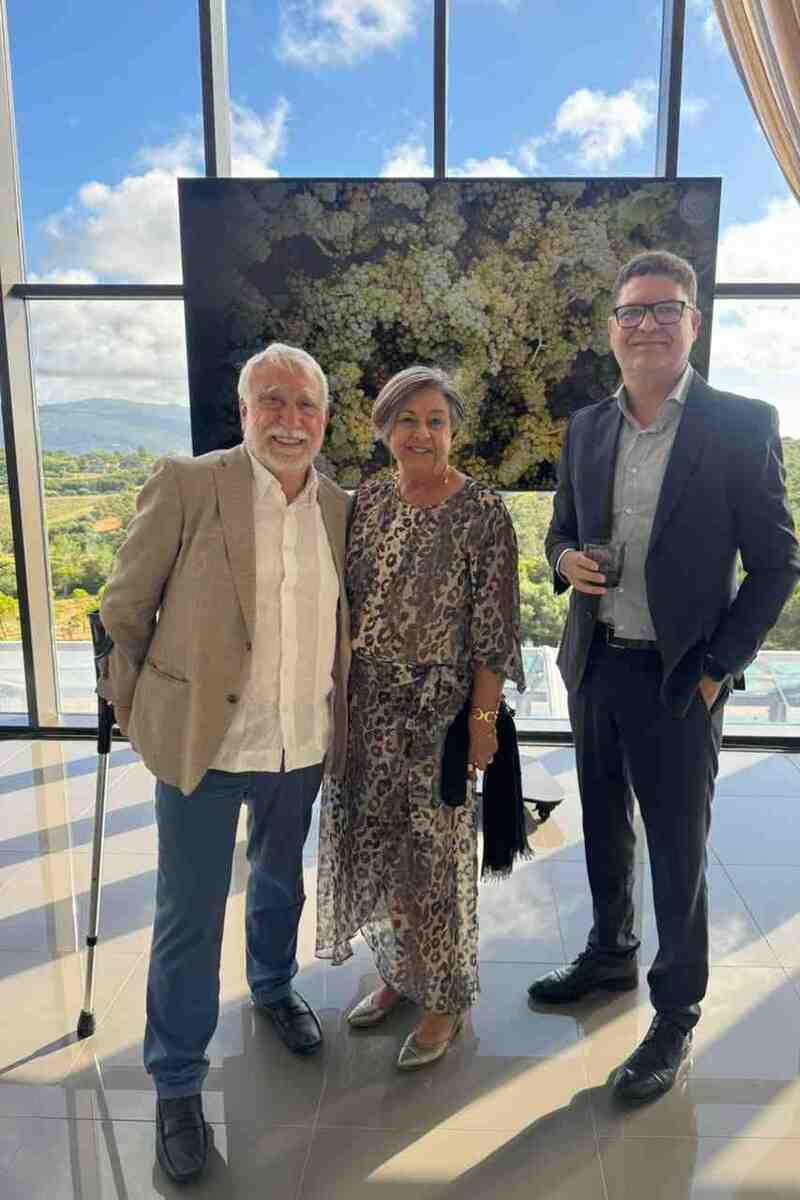 O casal Ione e Adonai Arruda, CEO da Três-A, com o secretário de Turismo de Curitiba, Rodrigo Swinka