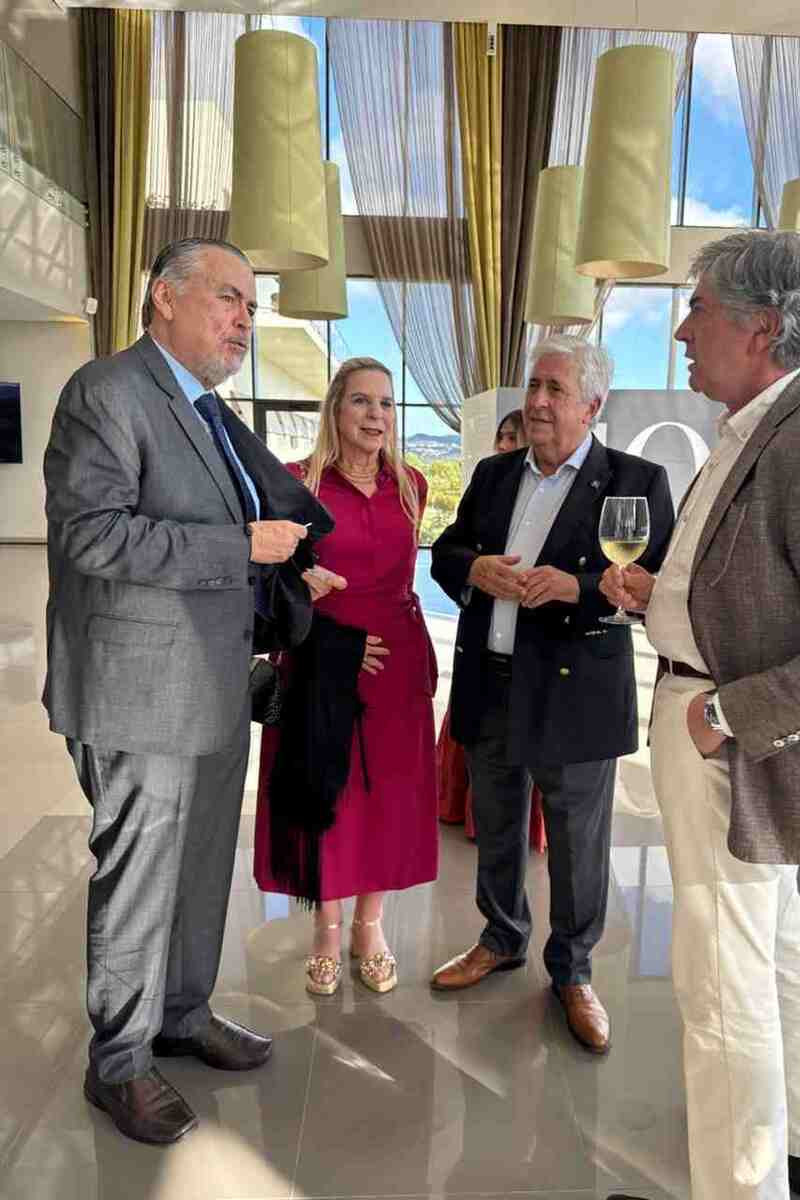 O secretário de Estado de Turismo, Pedro Machado; o fundador e presidente do Vila Galé, Dr. Jorge Rebelo de Almeida; a ex-secretária de Turismo do Ceará, Anya Ribeiro; e o publisher do Correio da Manhã, Cláudio Magnavita