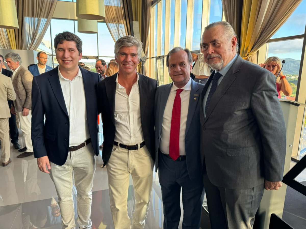 O prefeito de Areal, Gutinho Bernardes; o vice-presidente do Vila Galé, Gonçalo Rebelo de Almeida; o secretário de Turismo da Bahia, Maurício Bacelar; e o publisher do Correio da Manhã, Cláudio Magnavita