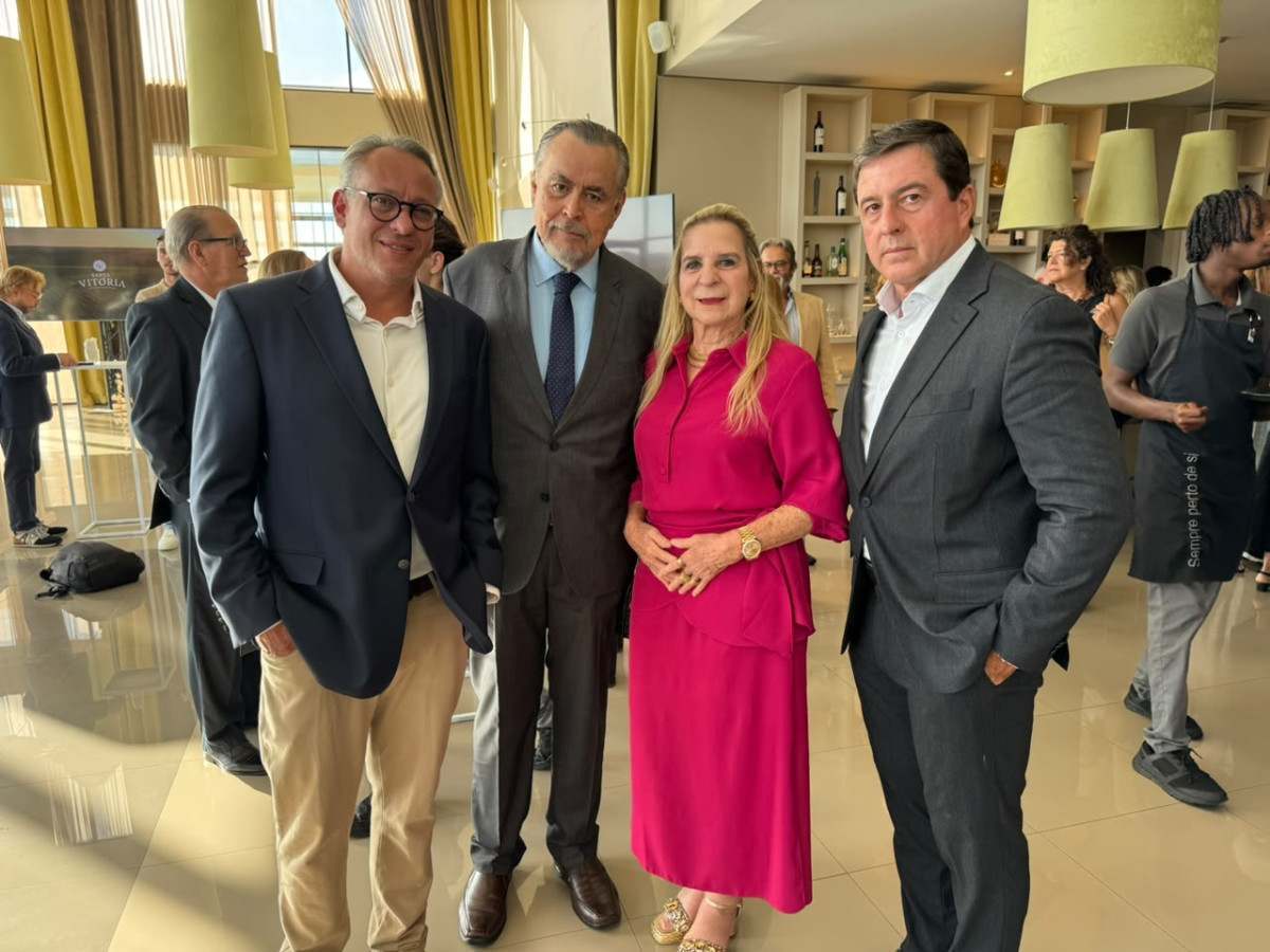 O ex-secretário de Turismo do Rio, Antonio Pedro; Cláudio Magnavita; a ex-secretário de Turismo do Ceará, Anya Ribeiro, com seu filho, o empresário Igor Ribeiro, da BTB Engenharia