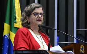 Nova l&iacute;der diz que far&aacute; "as conversas necess&aacute;rias"