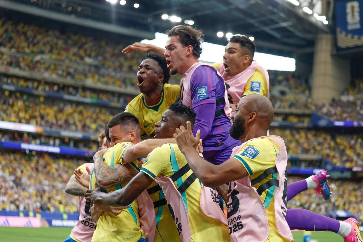 Na ra&ccedil;a, Brasil vence Jap&atilde;o e vai &agrave;s oitavas de final da Copa