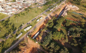 BRASILIANAS | Obra de drenagem ligada ao metr&ocirc; leva t&eacute;cnicos a vistoriar casa com risco em Samambaia