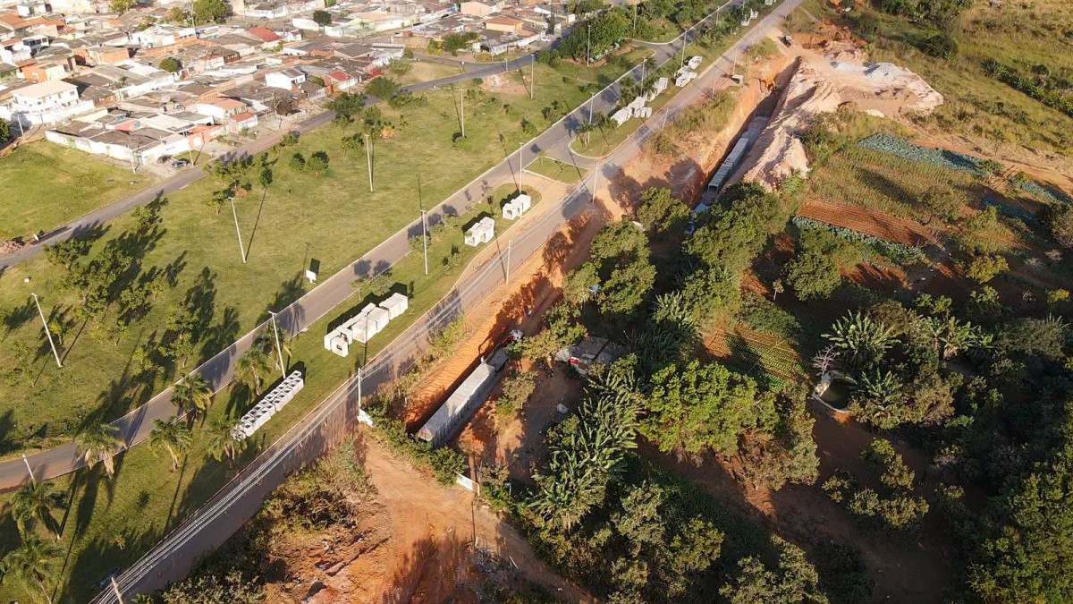 BRASILIANAS | Obra de drenagem ligada ao metr&ocirc; leva t&eacute;cnicos a vistoriar casa com risco em Samambaia