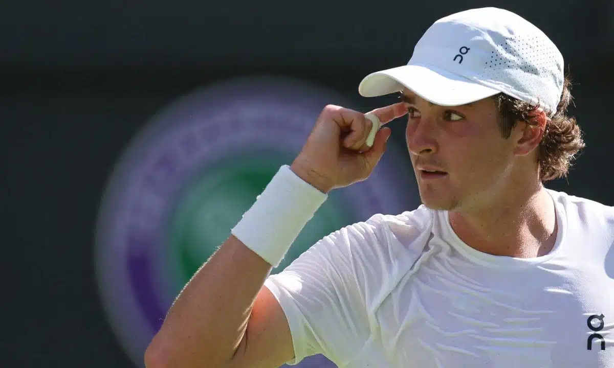 Jo&atilde;o Fonseca avan&ccedil;a em Wimbledon