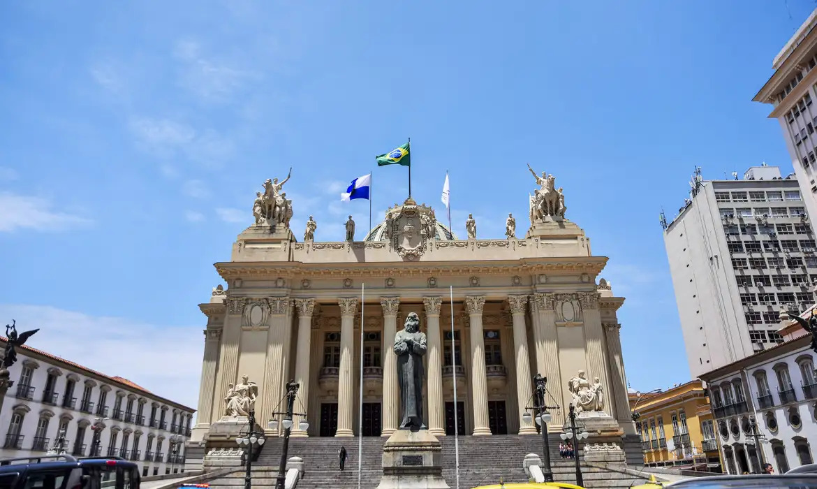 Governador envia &agrave; ALERJ projeto que cria adicional para servidores