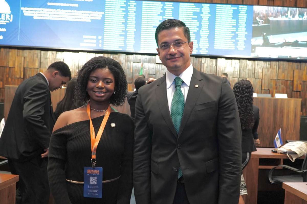 Estudante da rede p&uacute;blica de ensino fluminense &eacute; eleita Jovem Senadora