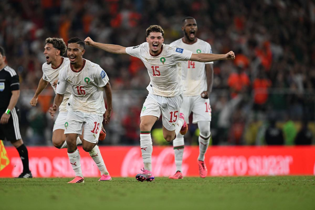 Bono brilha e Marrocos avan&ccedil;a &agrave;s oitavas