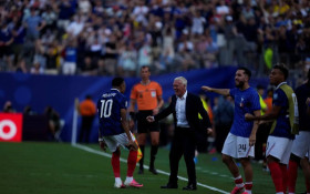 Fran&ccedil;a faz o dever de casa e avan&ccedil;a &agrave;s oitavas de final