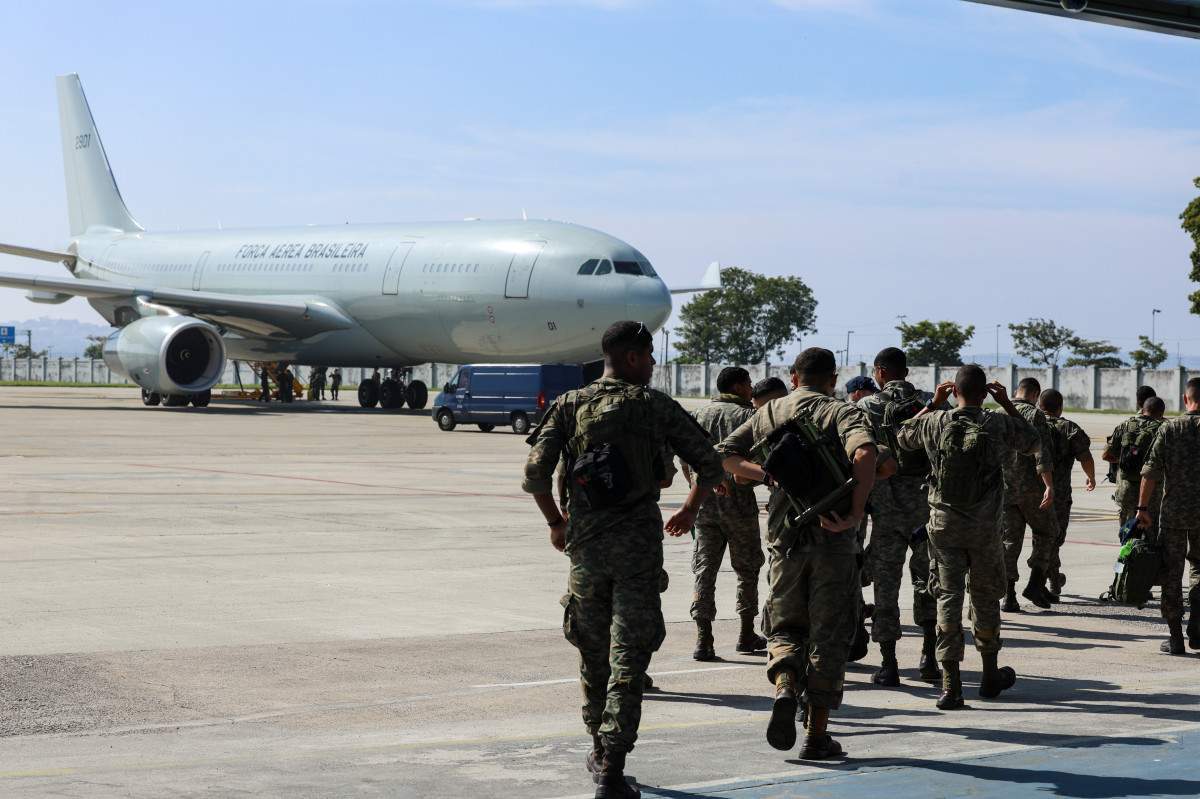 FAB envia militares e toneladas de medicamentos para a Venezuela