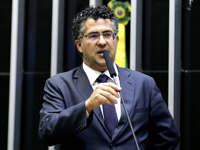 Crime de "trai&ccedil;&atilde;o &agrave; p&aacute;tria" no C&oacute;digo Penal