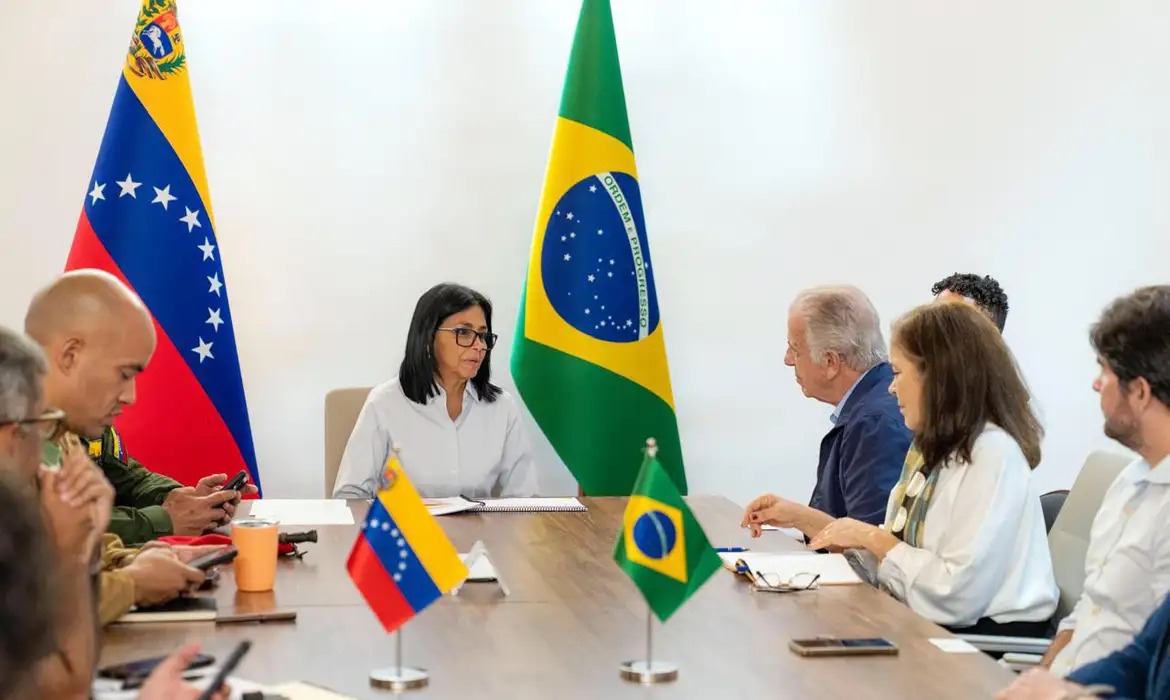 Ministro se re&uacute;ne com Delcy Rodr&iacute;guez
