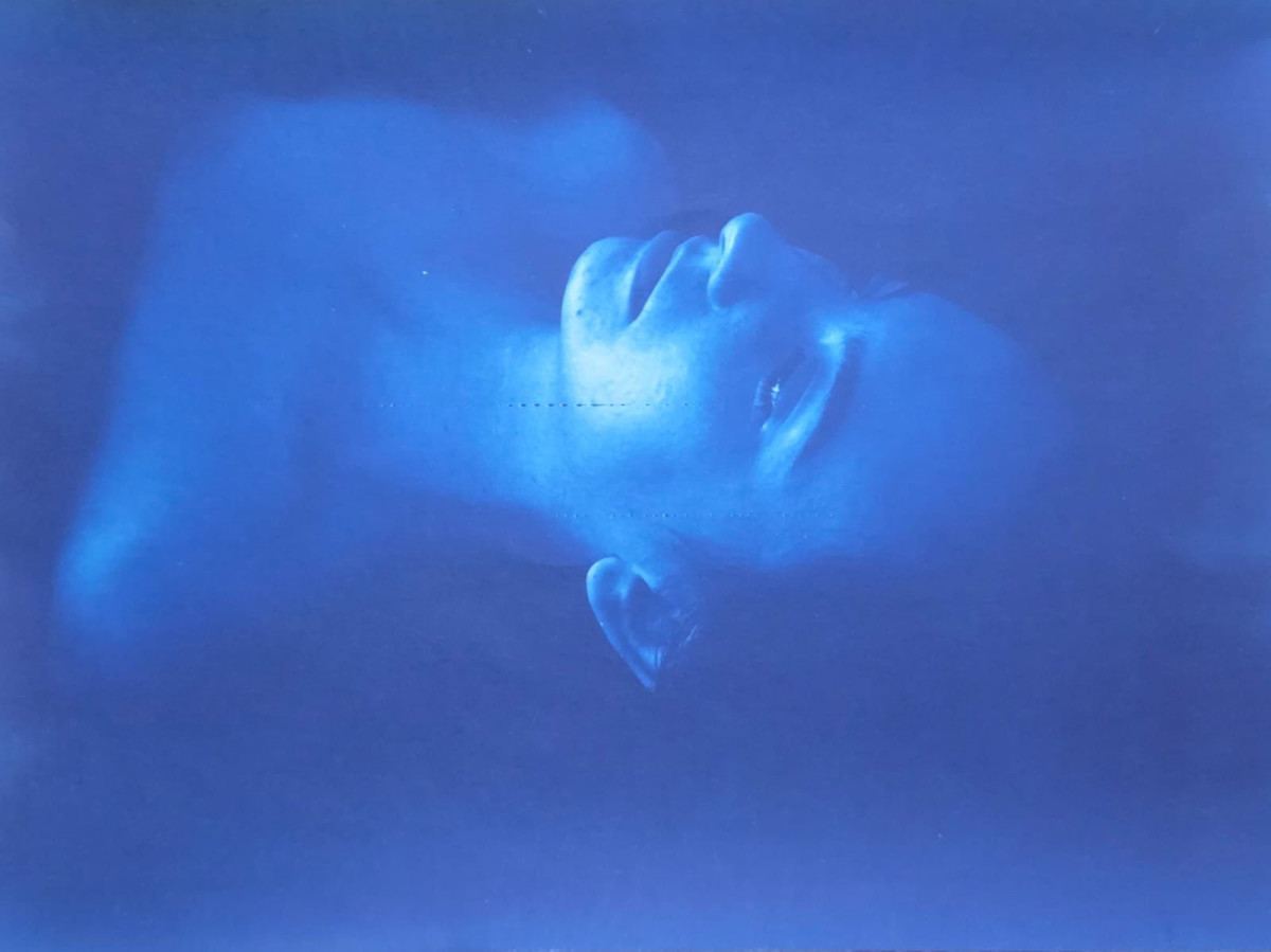 Inspirada por um poema de Adélia Prado, a exposição reúne obras que dialogam com as dimensões do invisível, do intuitivo e do imaginado