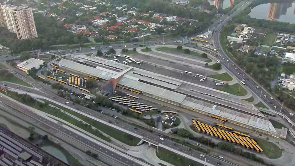 Greve dos rodovi&aacute;rios no Rio entra no 2&ordm; dia com frota reduzida