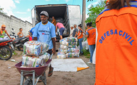 Para&iacute;ba entrega ajuda humanit&aacute;ria aos atingidos pelas chuvas