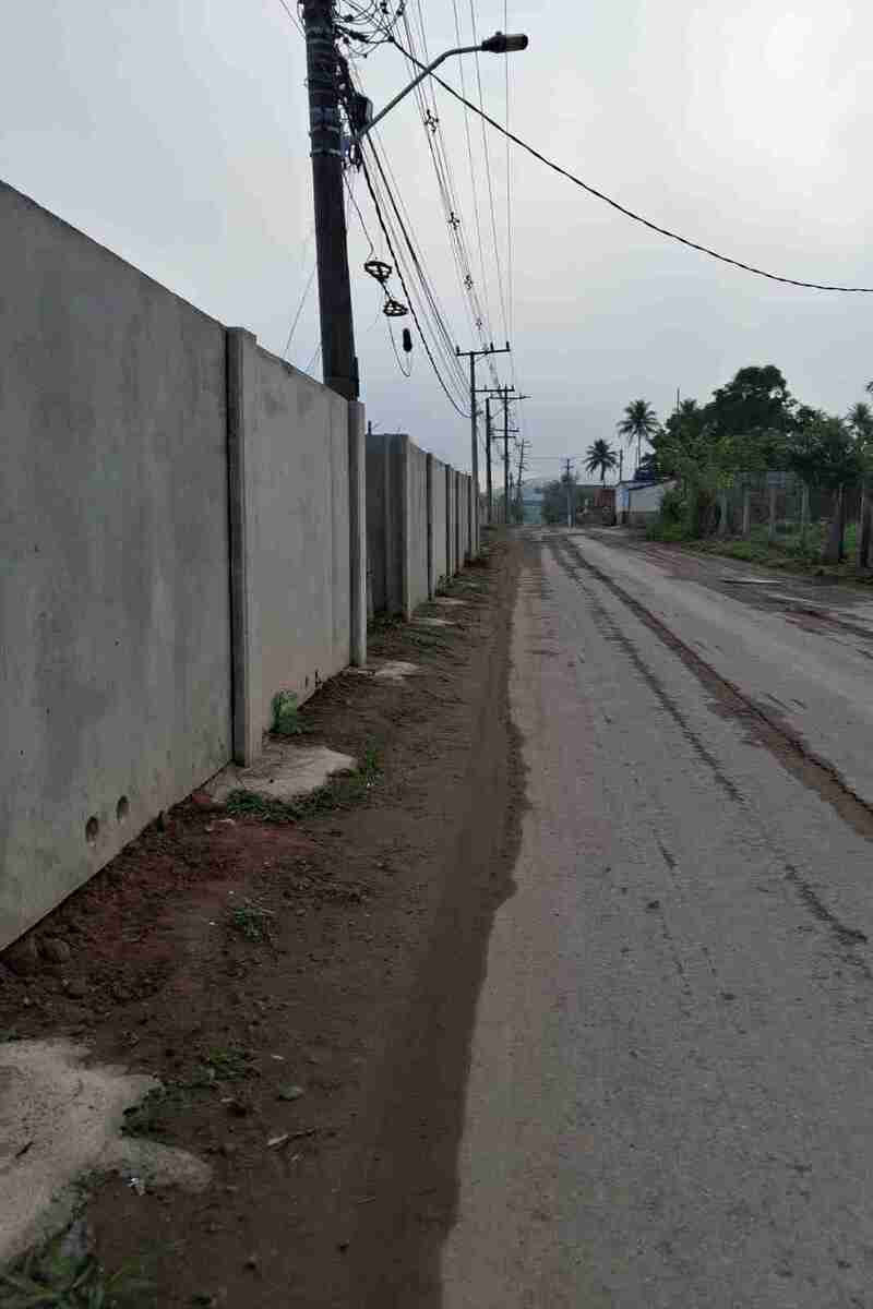 Moradores de Vassouras reclamam de impactos causados por muro da MRS