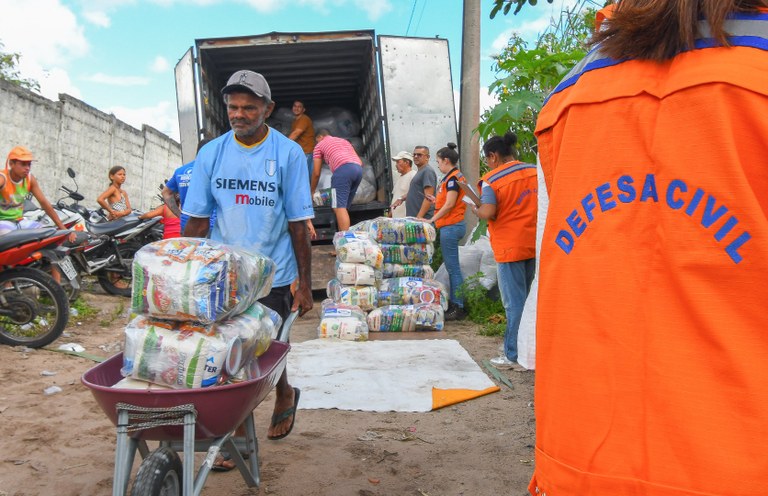 Para&iacute;ba entrega ajuda humanit&aacute;ria aos atingidos pelas chuvas