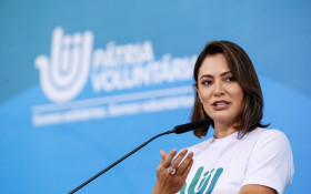 Michelle, a "mulher mais poderosa", diz pesquisa