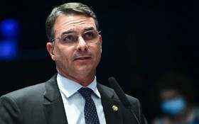 Governo e Fl&aacute;vio travam ofensivas paralelas contra tarifa&ccedil;o dos EUA