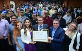 Prefeito de Campos, Frederico Paes recebe a Medalha Tiradentes