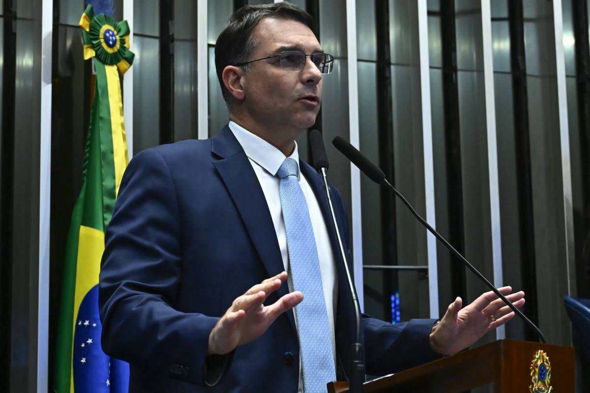 Podemos tende &agrave; neutralidade e n&atilde;o deve apoiar Fl&aacute;vio Bolsonaro