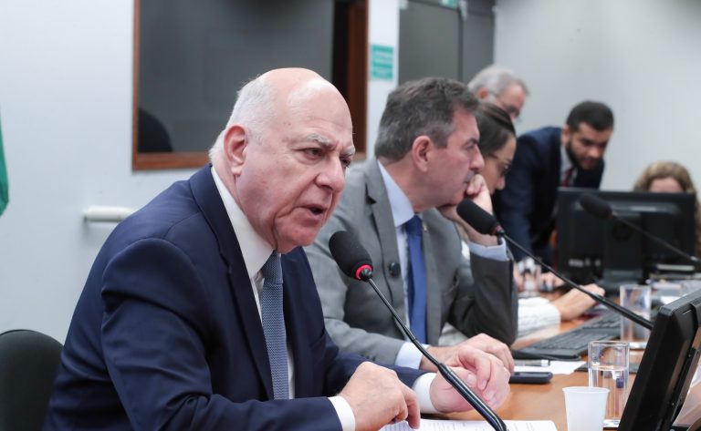 Comiss&atilde;o aprova relat&oacute;rio que muda FPM