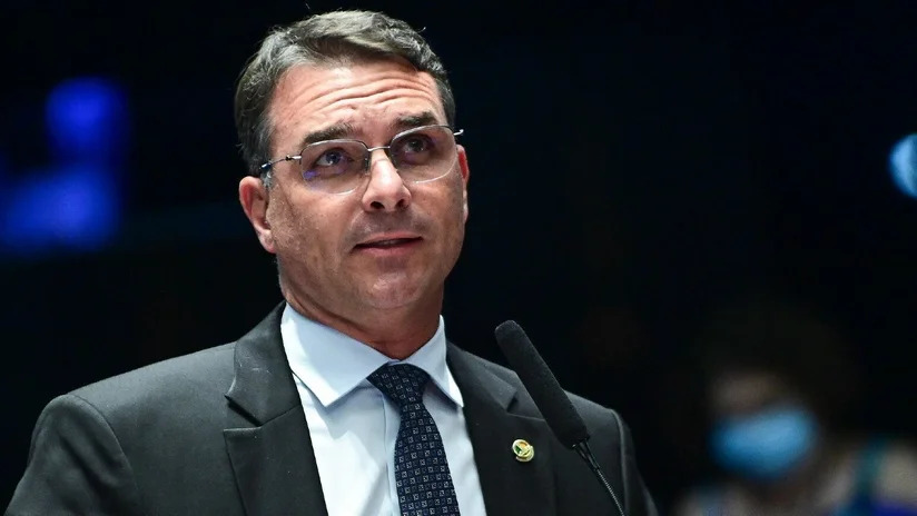 Governo e Fl&aacute;vio travam ofensivas paralelas contra tarifa&ccedil;o dos EUA