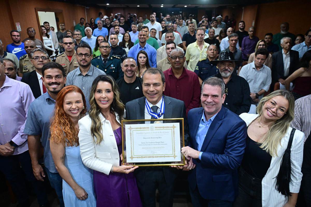 Prefeito de Campos, Frederico Paes recebe a Medalha Tiradentes