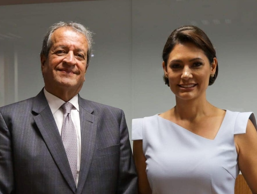 Valdemar n&atilde;o perdoa: Michelle foi mordida pela mosca azul