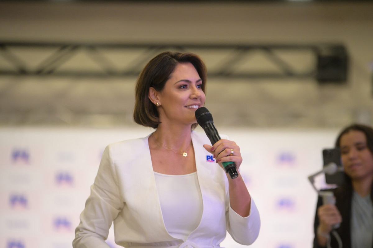 Senado: Michelle Bolsonaro perde parte dos apoiadores para Sebasti&atilde;o Coelho ap&oacute;s atrito com Fl&aacute;vio