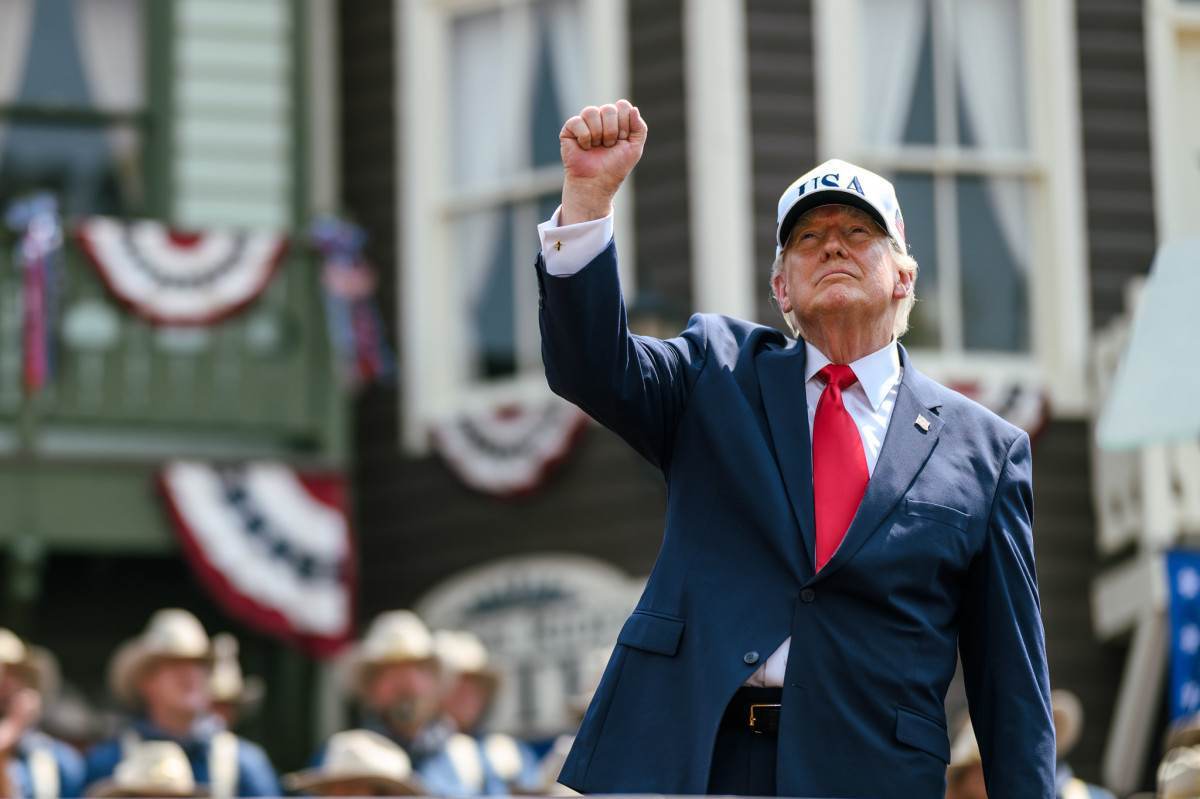Trump exalta EUA, critica comunismo e cita o Ir&atilde;