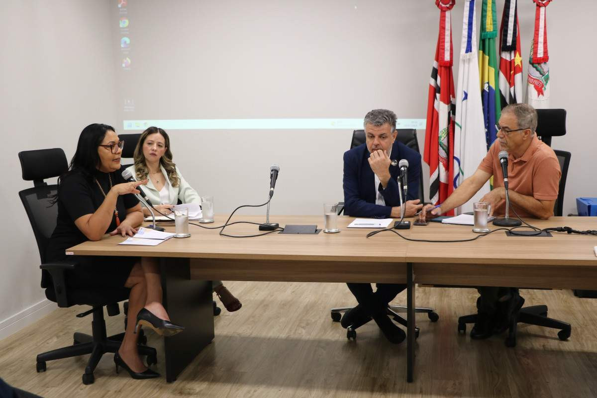 Atrasos na entrega de uniformes escolares