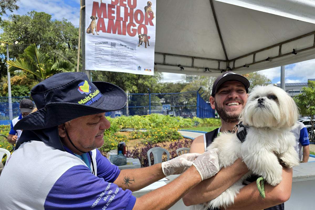 Maca&eacute; faz pr&eacute;‑campanha de vacina&ccedil;&atilde;o antirr&aacute;bica