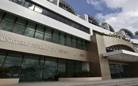 Opera&ccedil;&atilde;o prende 10 advogados suspeitos de atuar para fac&ccedil;&otilde;es na BA