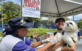 Maca&eacute; faz pr&eacute;‑campanha de vacina&ccedil;&atilde;o antirr&aacute;bica