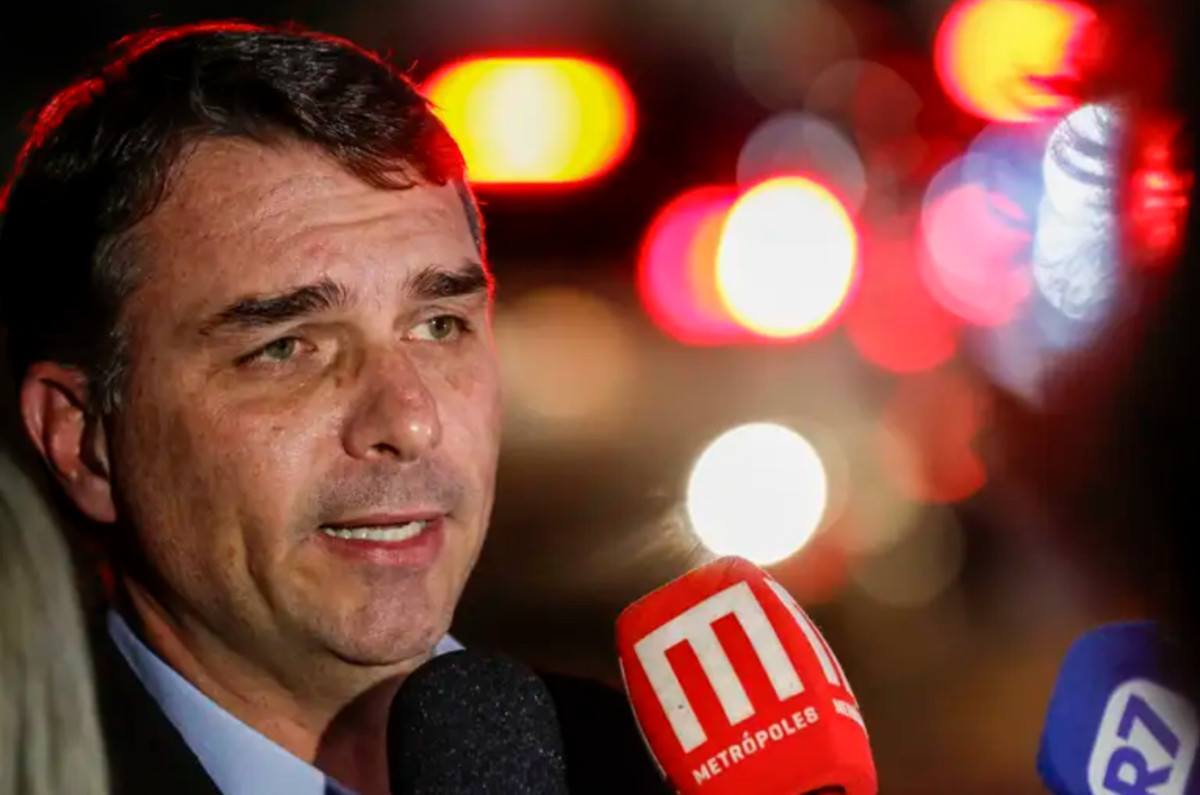 PGR pede depoimento de Fl&aacute;vio Bolsonaro &agrave; PF sobre crime contra Lula