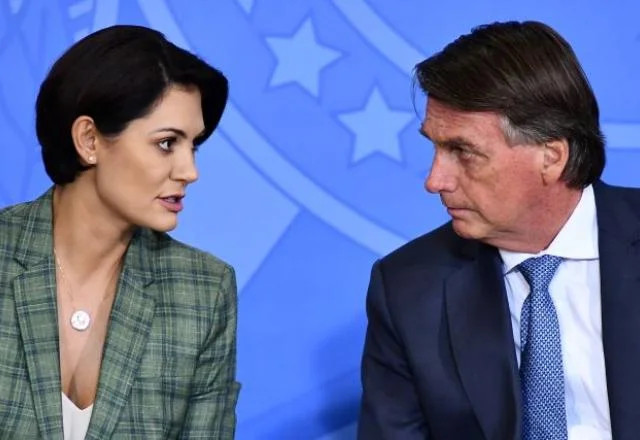 Briga entre Fl&aacute;vio e Michelle atinge casamento de Bolsonaro